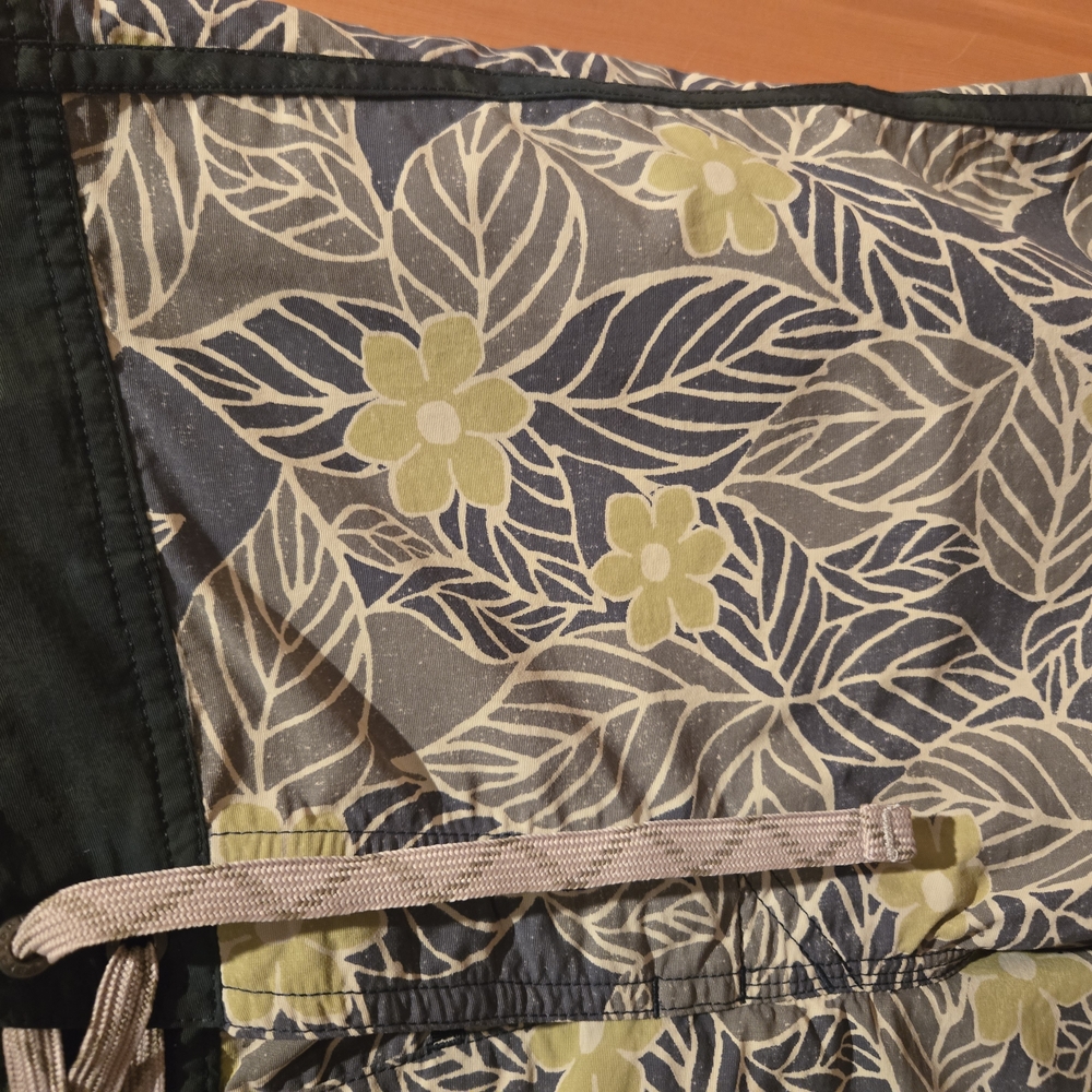 Patagonia Floral Green Men Board Shorts - Picture 2 of 6